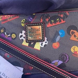 Dooney & Bourke Disney Villains Wristlet/wallet